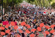 COMEMORAR ABRIL NUM TEMPO SEM TEMPO