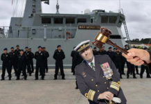 NAVIO ALMIRANTE AO FUNDO