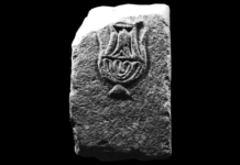 INTRIGANTE VASO EM MONUMENTO ROMANO