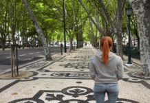 ESTRANGEIRA NA AVENIDA DA LIBERDADE